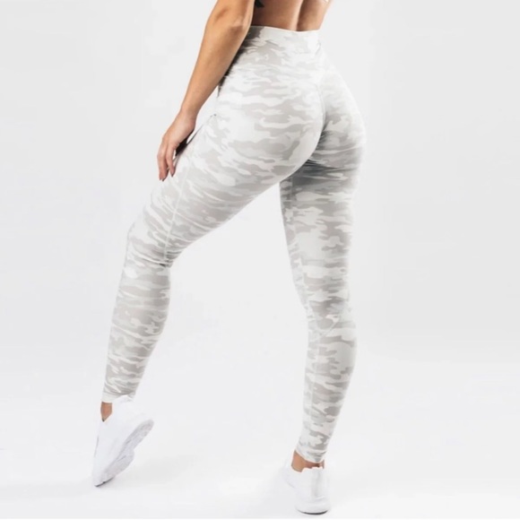 Surface Power Legging - Picture 2 of 6